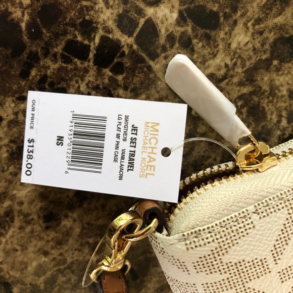 LAST 1 Michael Kors large vanilla phonecase wallet - Picture 2 of 6